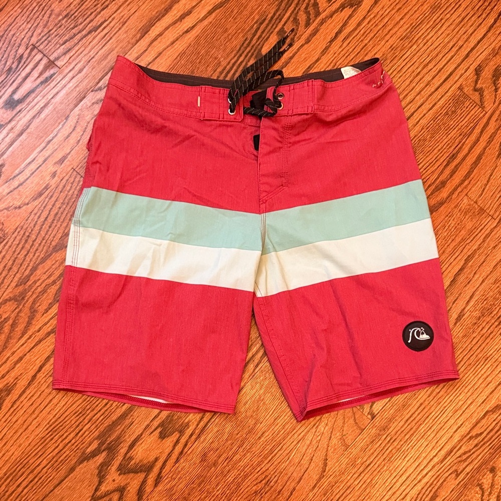 Quiksilver Men's Red and White Colorblock Shorts